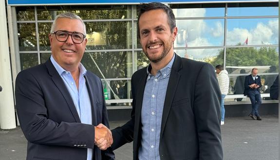 AGC and DEVGLASS signed a partnership agreement for the exclusive distribution of FINEO flat glass in France